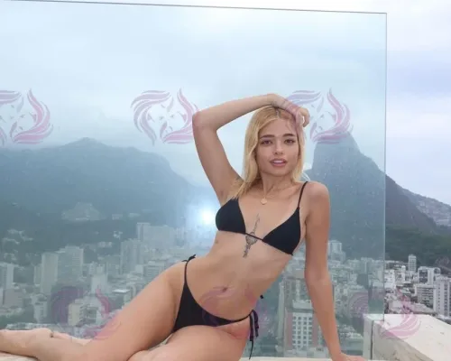 Dolores, 23, Brazilian