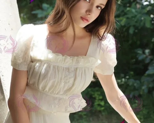 Rose, 21, French