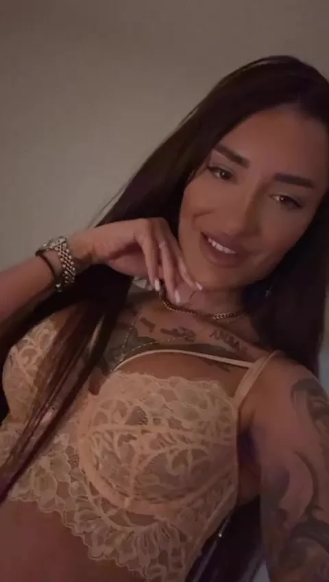 Roxy, video 1 of 1