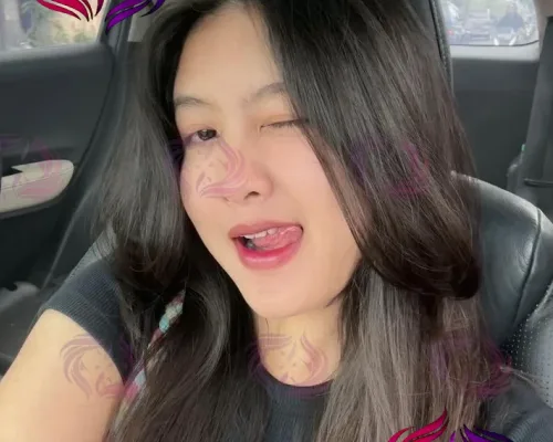 Joy, 22, Indonesian