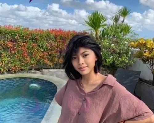 Akari, 26, Indonesian