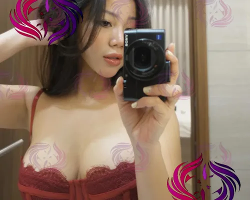 Kumi, 25, Indonesian