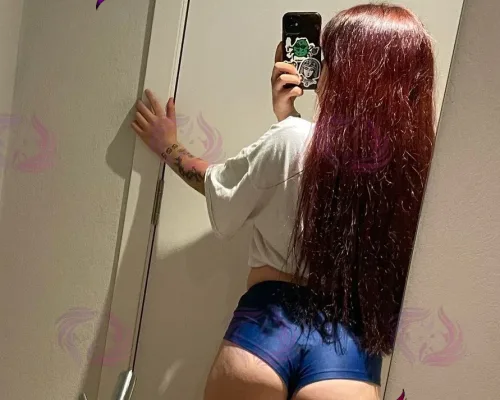 Lucia, 26, Belgian